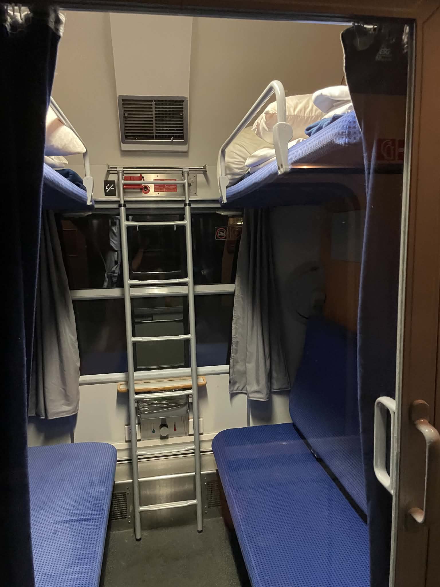 Six-berth couchette compartment on the RDC EuroNight from Stockholm to Hamburg